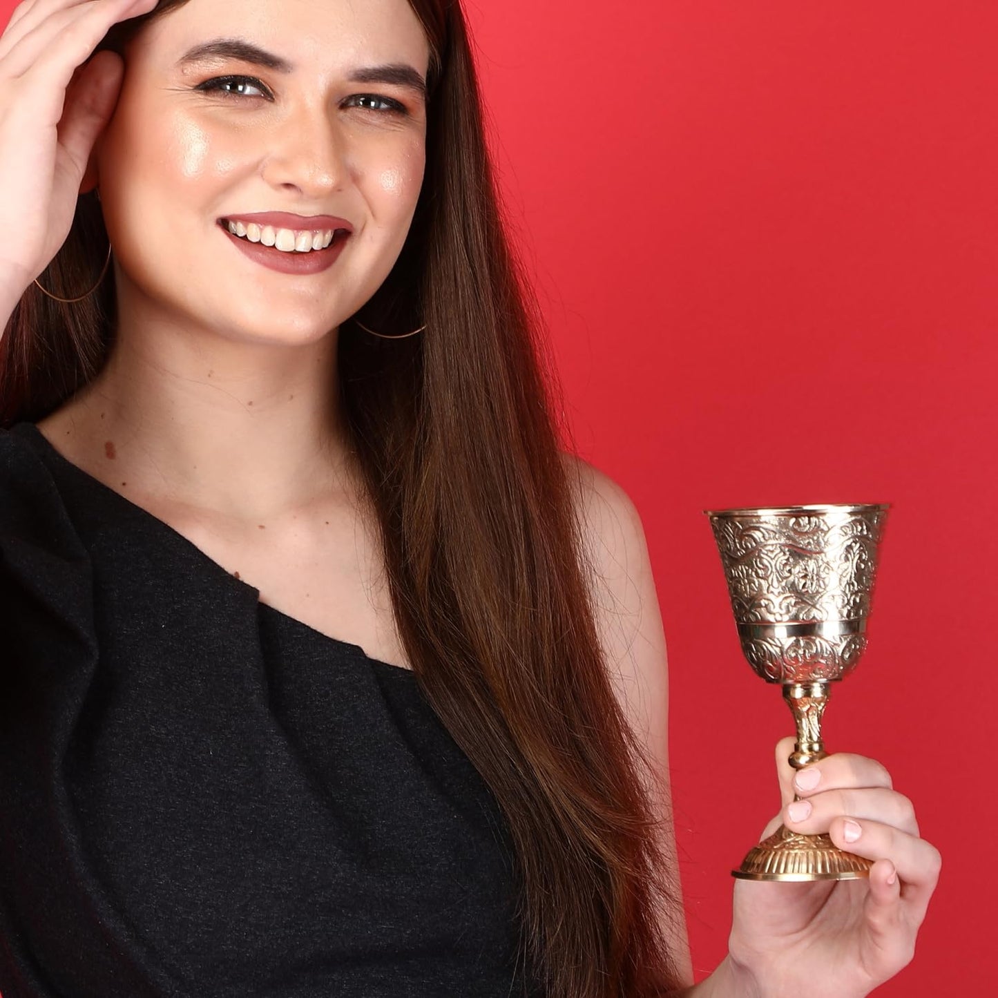 REPLICARTZUS Royal King & Queen Brass Chalice Goblet, Antique Gold Game of Thrones-Inspired Wine Goblet - Affordable Medieval Renaissance Glassware Chalice Cup Gift - Pack of 1 6-inch, 170ml Capacity